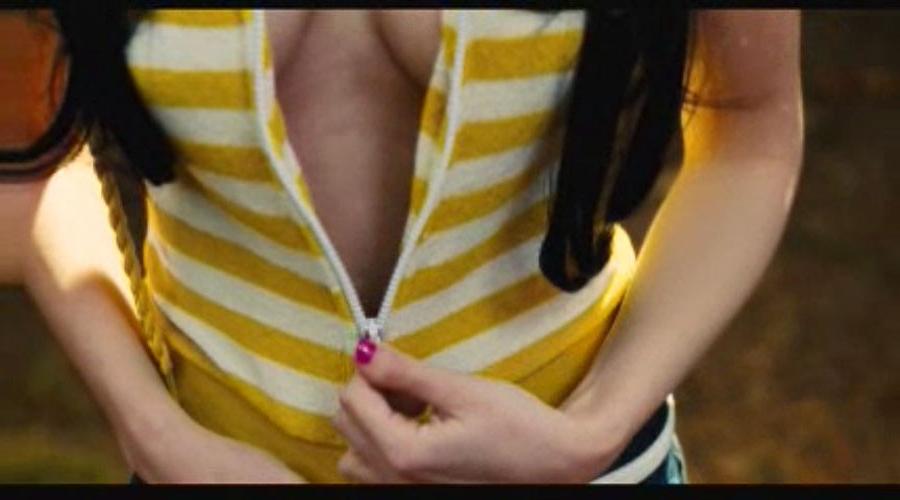 10P Megan Fox showing her nice big tits in some nude movie caps and posing very sexy