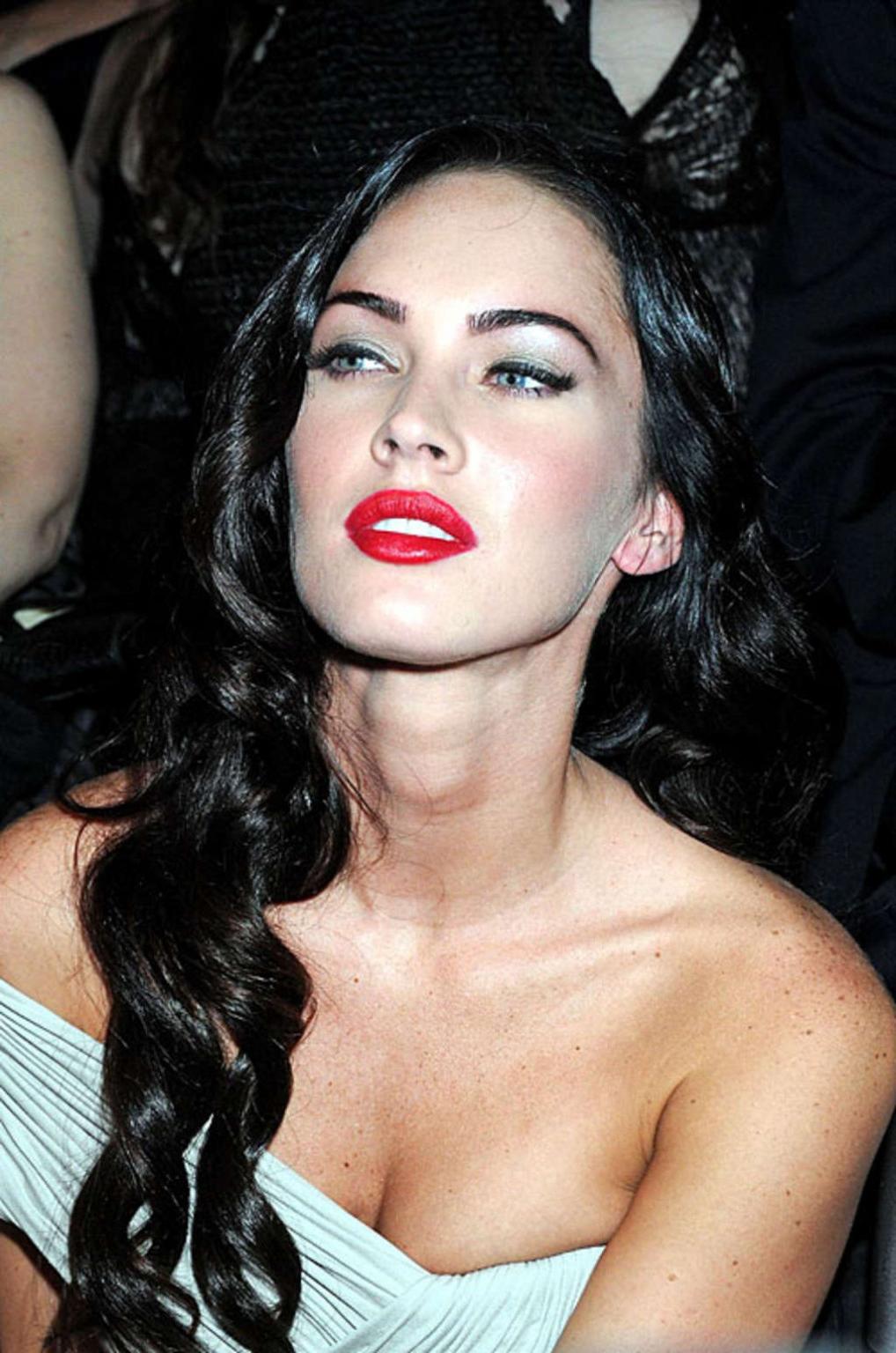 10P Megan Fox showing her nice big tits in some nude movie caps and posing very sexy