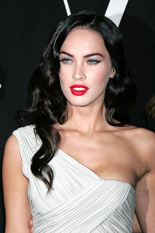 10P Megan Fox showing her nice big tits in some nude movie caps and posing very sexy