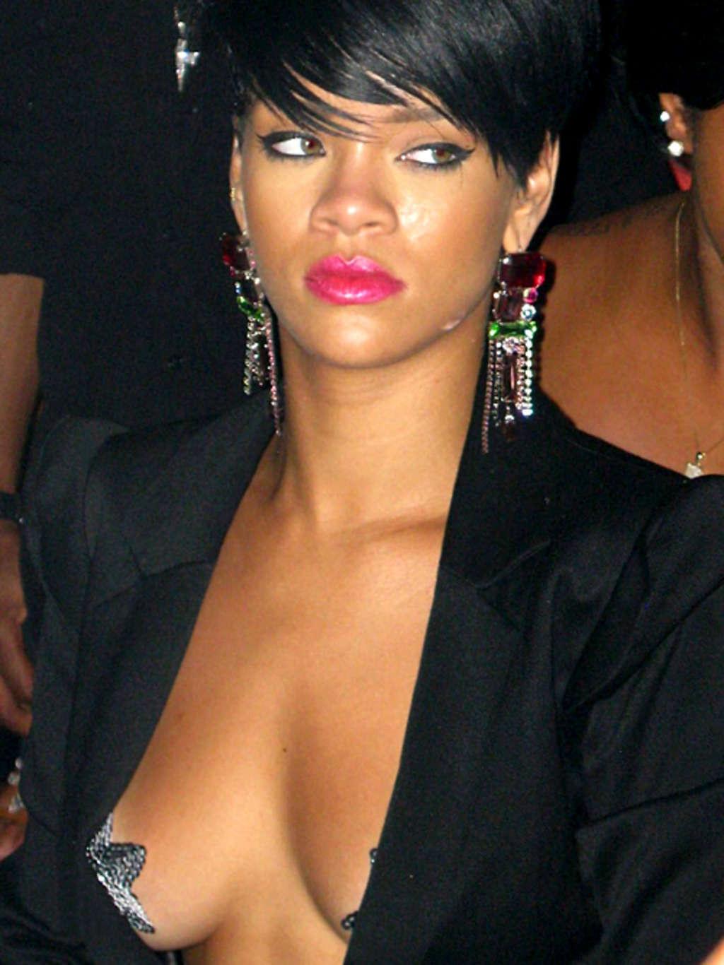 10P Rihanna showing her nice big tits in private nude pics and see thru paparazzi pi