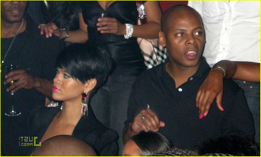 10P Rihanna showing her nice big tits in private nude pics and see thru paparazzi pi