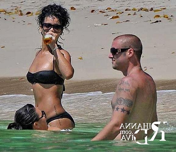 10P Rihanna showing her nice big tits in private nude pics and see thru paparazzi pi