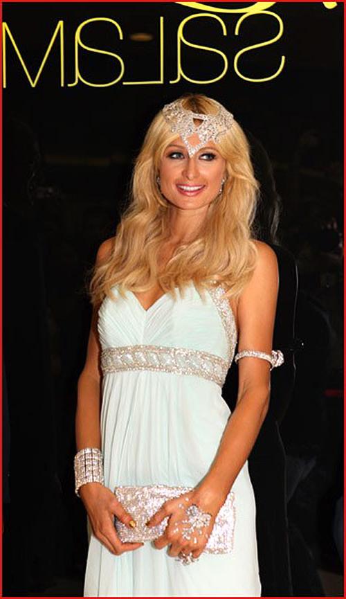 9P Paris Hilton showing her pussy and tits and fucking hard