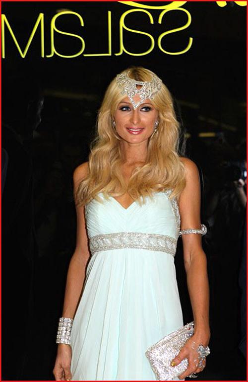 9P Paris Hilton showing her pussy and tits and fucking hard