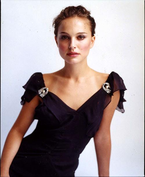 9P Natalie Portman showing her pussy and tits and fucking hard