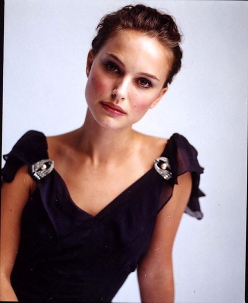9P Natalie Portman showing her pussy and tits and fucking hard