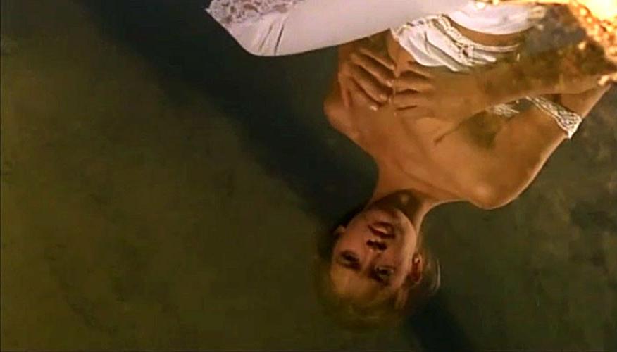 10P Phoebe Cates exposing her nice big tits and ass in nude movie caps