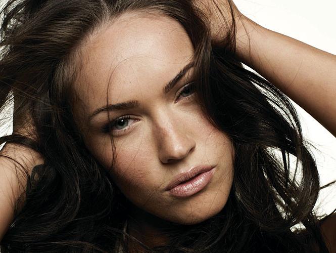 9P Megan Fox showing her pussy and tits and fucking hard