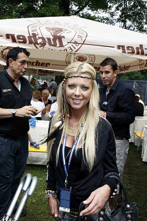 10P Tara Reid showing her nice big tits and upskirt paparazzi pictures and posing ve
