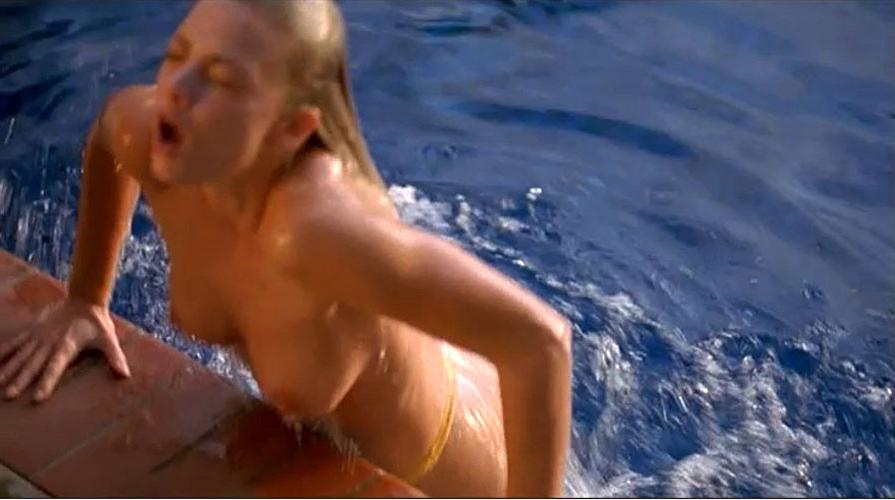 16P Jaime Pressly showing her nice big tits and ass in nude movie caps