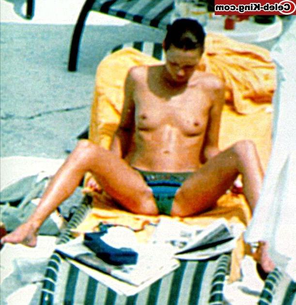 16P Hot celebrity Kate Moss naked showing off with tiny boobs