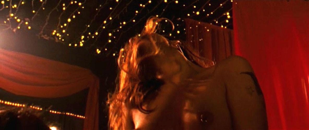 16P Marisa Tomei showing her nice big tits and great ass in nude movie caps