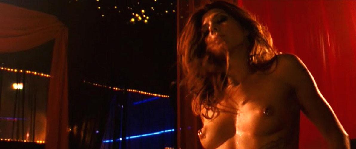 16P Marisa Tomei showing her nice big tits and great ass in nude movie caps