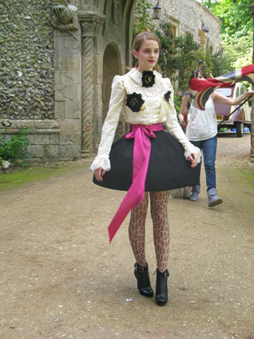 9P Emma Watson showing her pussy and tits and fucking hard