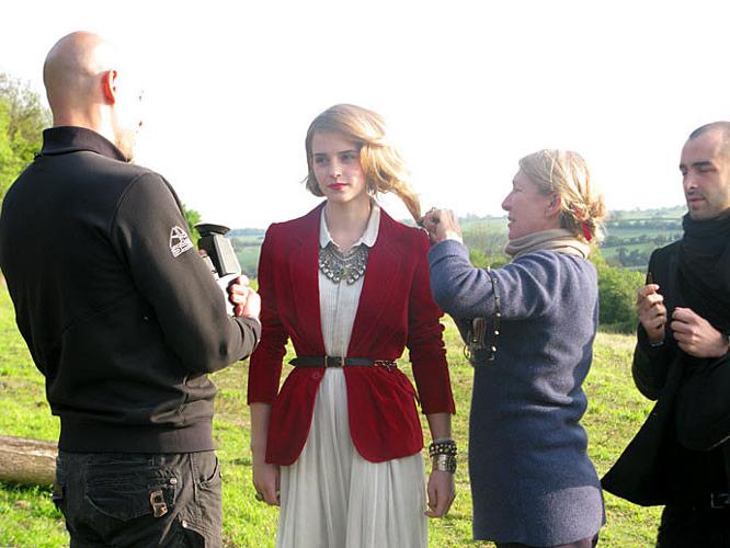 9P Emma Watson showing her pussy and tits and fucking hard
