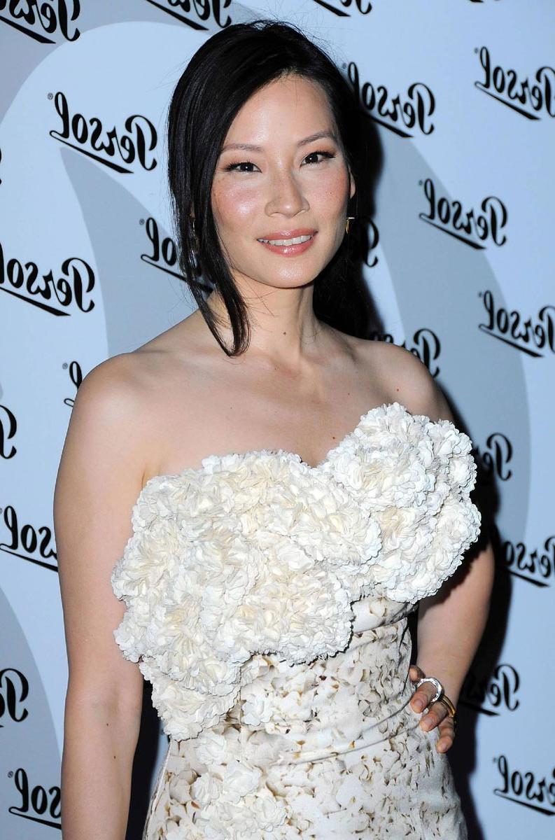 15P Lucy Liu showing her sweet nude perky tits