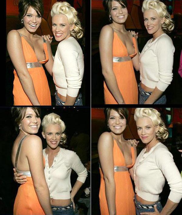 15P Mandy Moore very nice nipple slip in public