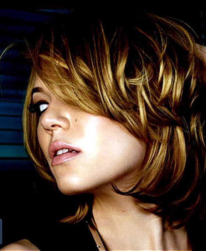 15P Mandy Moore very nice nipple slip in public
