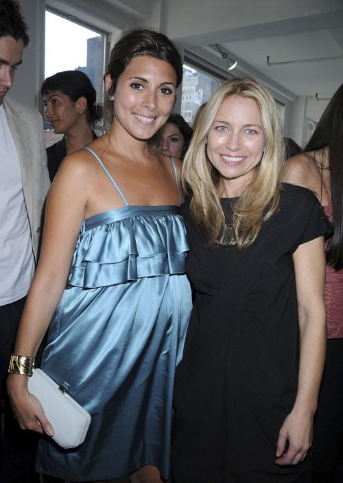 15P Jamie Lynn Sigler showing her nice pussy upskirt paparazzi pictures