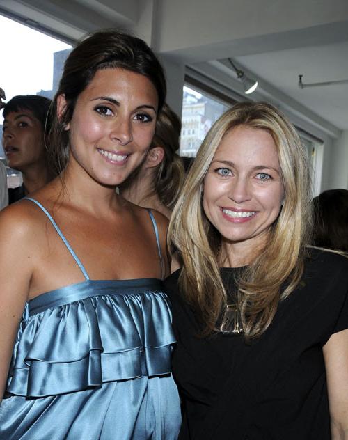 15P Jamie Lynn Sigler showing her nice pussy upskirt paparazzi pictures