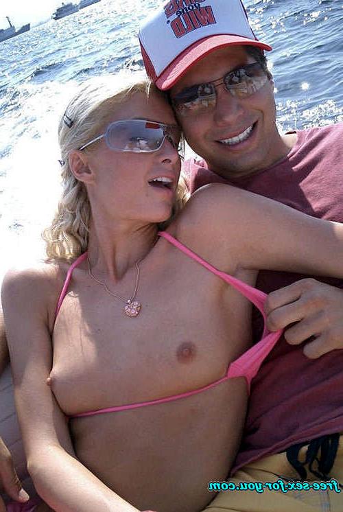 10P Paris Hilton exposing her nice tits and her pussy upskirt paparazzi pictures and