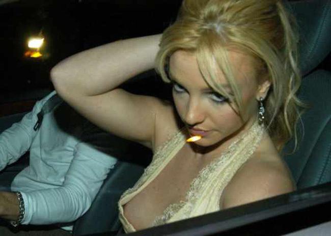 15P Britney Spears performing and showing nude boobs