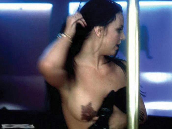 15P Britney Spears performing and showing nude boobs