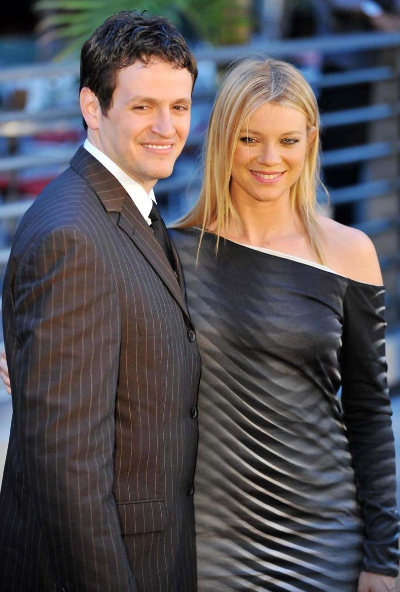 15P Amy Smart wild starlet showing her perky nude tits