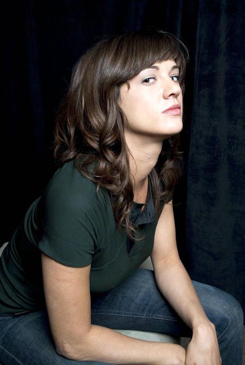 16P Asia Argento showing her nice pussy and her tits