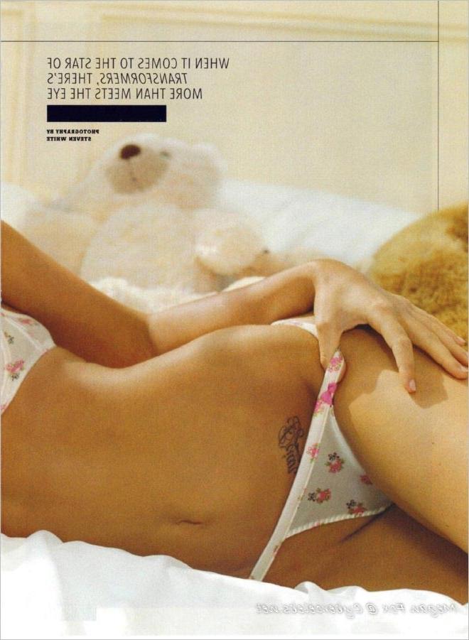 15P Megan Fox pulling down panties to expose tattoo