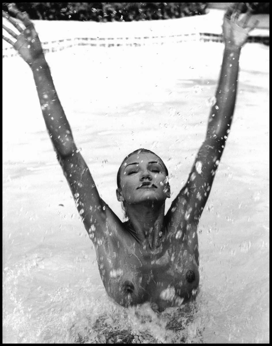 15P Cameron Diaz nice wet nude tits in the pool