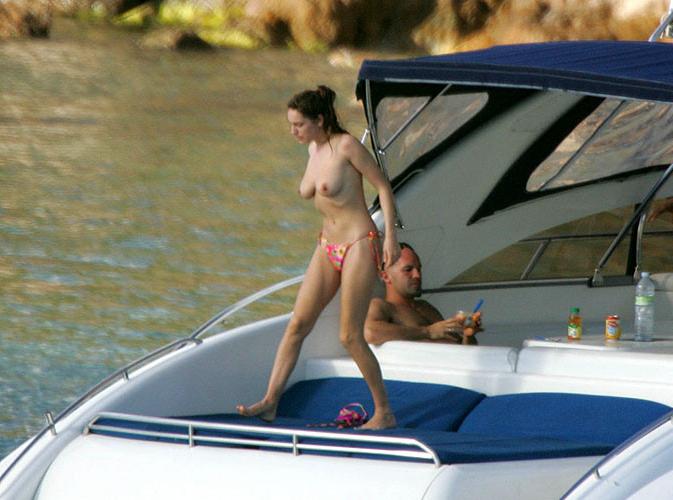 10P Kelly Brook showing her nice big tits on beach paparazzi pictures and posing sex
