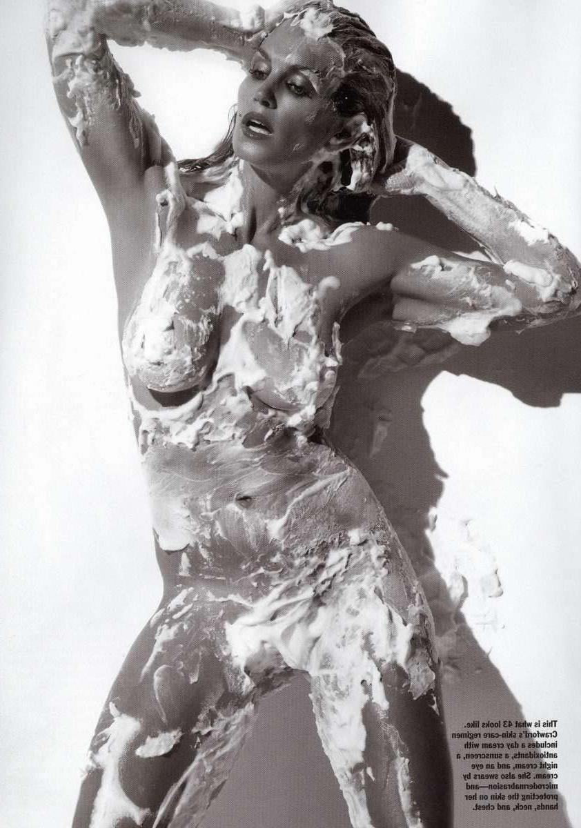 15P Cindy Crawford expose her sweet round breasts