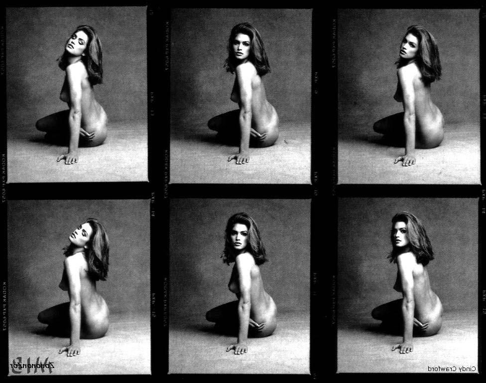 15P Cindy Crawford expose her sweet round breasts
