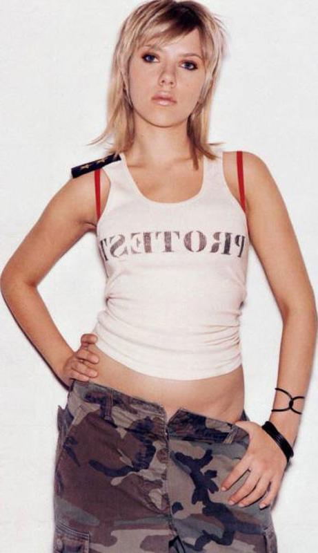 15P Scarlett Johansson great cleavage and amazing tits