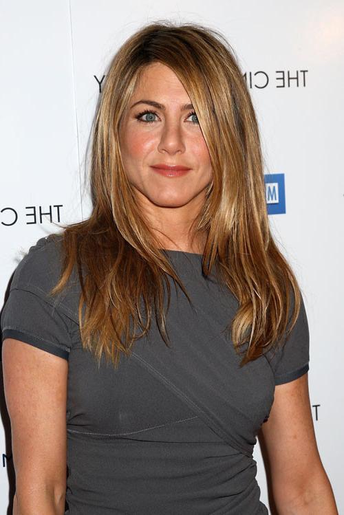 16P Jennifer Aniston showing her nice big tits and upskirt paparazzi pictures