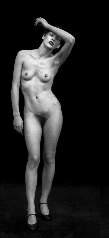 15P Milla Jovovich nude perky tits and stunning ass