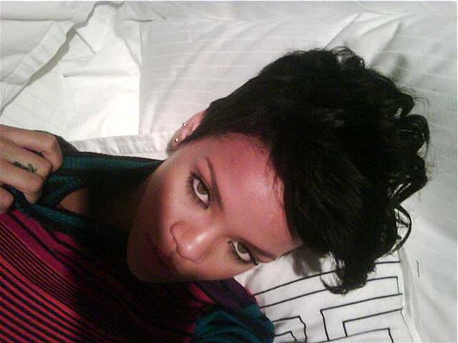 16P Rihanna showing her great tits and her pussy and ass in latest private stolen pi