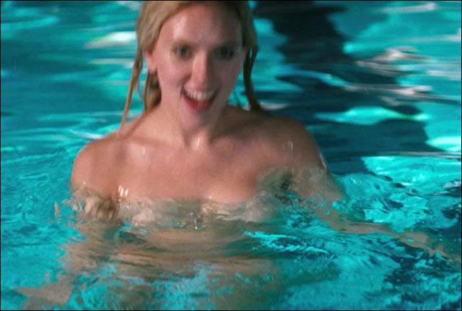 15P Scarlett Johansson reveal her breasts in the pool