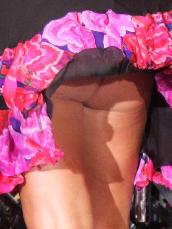 16P Jessica Simpson nice view of her great nude ass