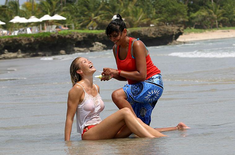 15P Nell McAndrew fleshing her panties upskirt paparazzi pictures and showing tits i