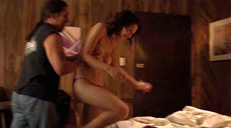 15P Maggie Gyllenhaal showing her nice big tits in nude movie caps