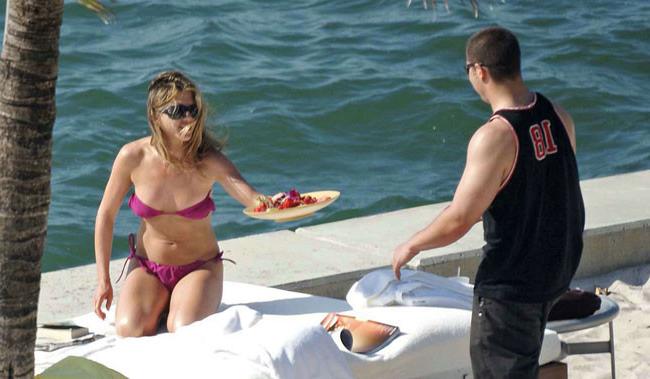 15P Jennifer Aniston great ass in thongs and nude tits