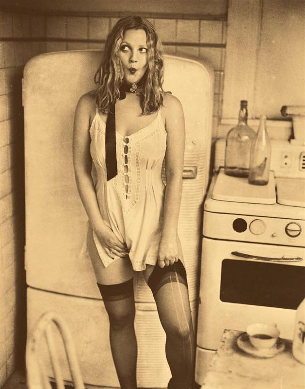 16P Drew Barrymore fully naked boobs and shaved pussy
