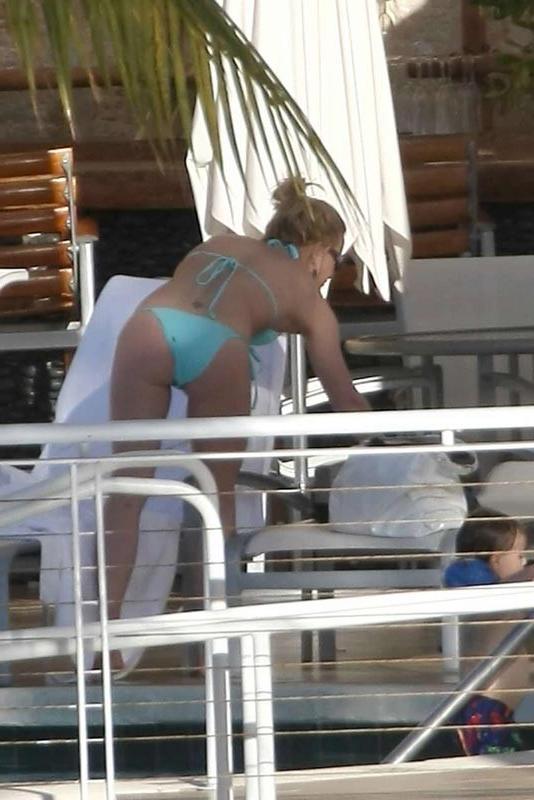 15P Britney Spears fetish lingerie and upskirt pussy