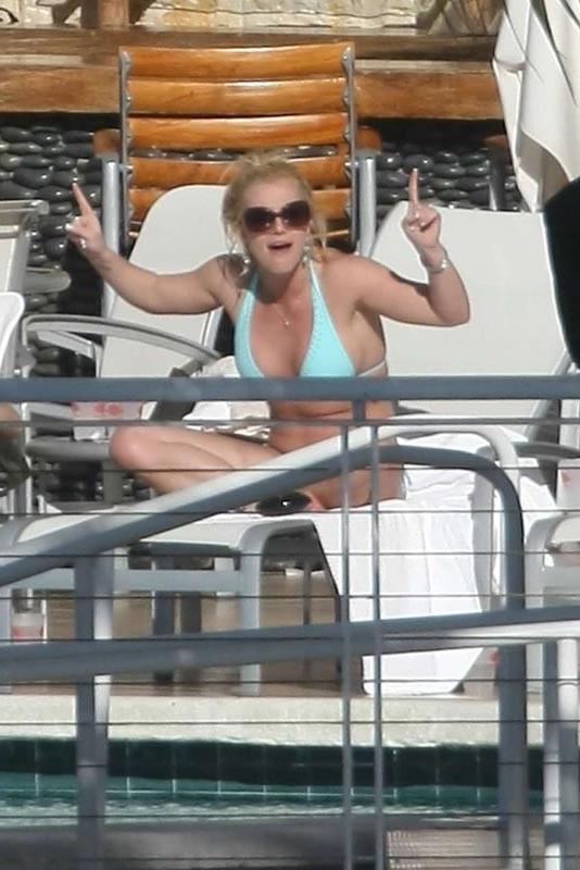 15P Britney Spears fetish lingerie and upskirt pussy