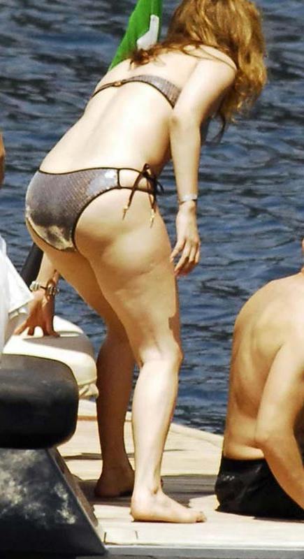 15P Jennifer Lopez see thu hard nipples and great ass