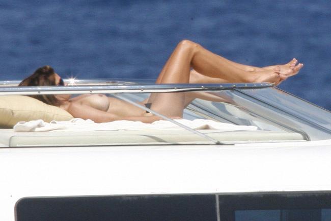 15P Cindy Crawford sunbathing nude topless on a yacht
