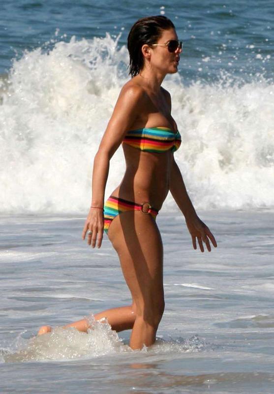 15P Lisa Rina nude topless on beach and hairy pussy