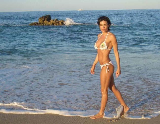 15P Lisa Rina nude topless on beach and hairy pussy